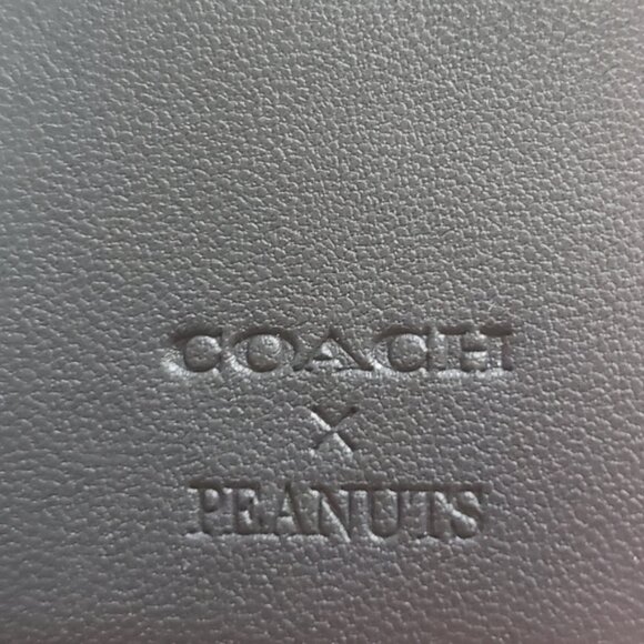 Coach x Peanuts Snap Wallet with Snoopy Ski Motif NWT - Picture 3 of 15